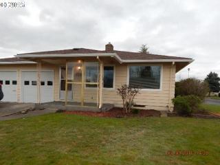 2299 Country Club Ter, Woodburn, OR 97071-2333