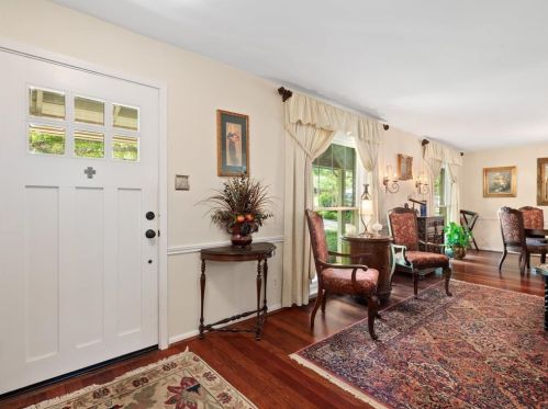 5807 Bullard Dr, Austin TX 78757-4400 exterior