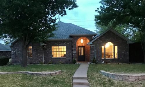 3807 Wellington Dr, Richardson, TX 75082-2705