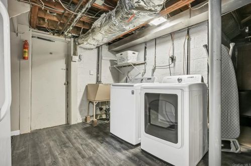 9 Farview Ter, Airmont NY  10901-7531 exterior