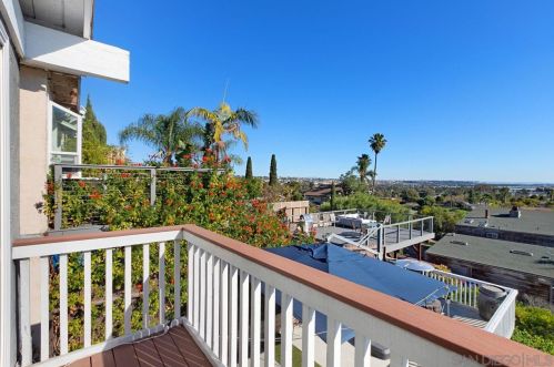 2451 Beryl St, San Diego CA 92109-3401 exterior