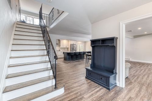 17 Harbor Oaks Dr, San Remo NY  11754-1012 exterior