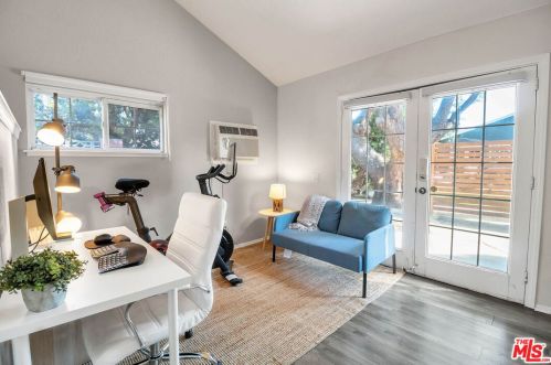 15027 Hartland St, Van Nuys CA  91405-3714 exterior