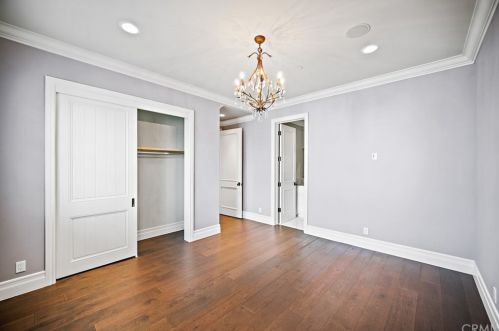 920 Kings Rd, Newport Beach CA  92663-5718 exterior