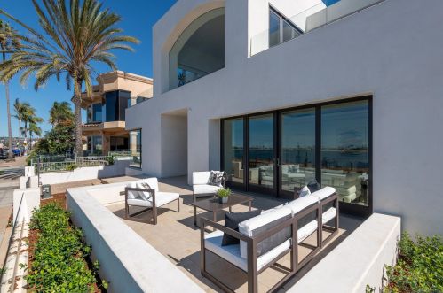 3535 Riviera Dr, San Diego CA 92109-6641 exterior