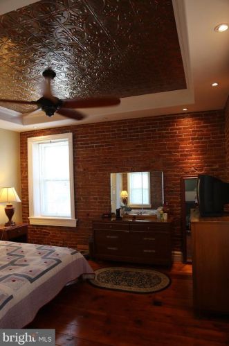 2405 Derry St, Harrisburg, PA 17111-1142