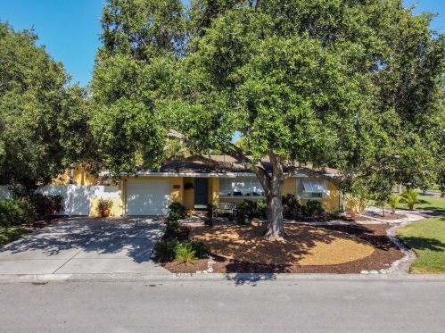 4390 Maple St, Saint Petersburg, FL 33703-5144
