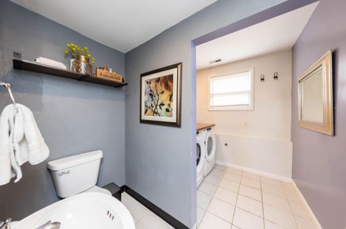 1239 Choctaw Dr, London OH  43140-8726 exterior