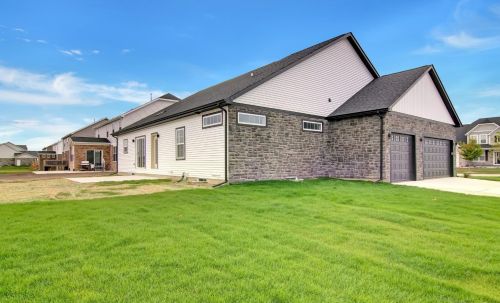 10147 Sentry Dr, Saint John, IN