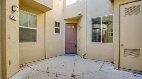 25475 Wharton Dr, Santa Clarita, CA 91381-1725
