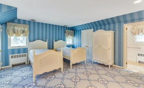 8 Emerson Rd, Muttontown NY  11545-3116 exterior