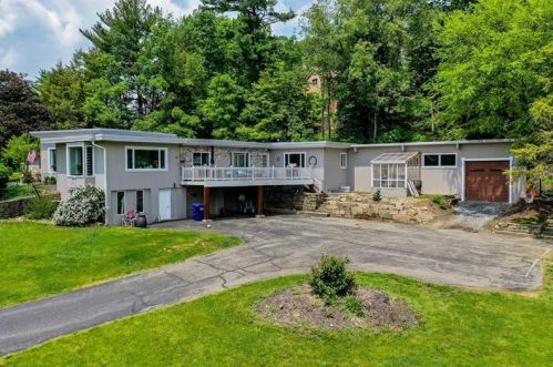 2020 Stillwater Dr, Gibsonia, PA 15044-6200
