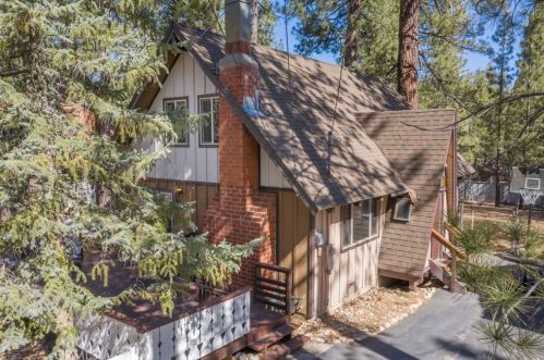 919 Mountain Ln, Big Bear City CA  92314 exterior