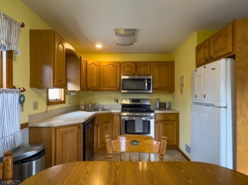 22 Fisher Pl, Clark NJ  07066-3239 exterior