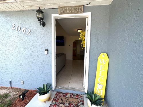 2062 Floresta Dr, Fort Pierce FL  34984-4706 exterior
