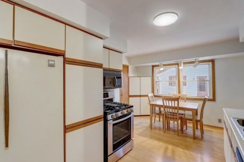 3854 94, Milwaukee WI 53222-2512 exterior