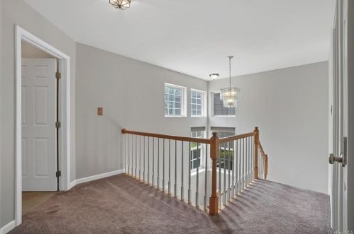 118 Hitching Post Ln, Yorktown Hgts NY  10598-2833 exterior