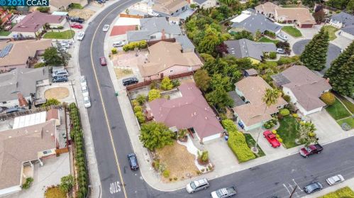 2699 Shamrock Dr, Richmond CA  94806-1555 exterior