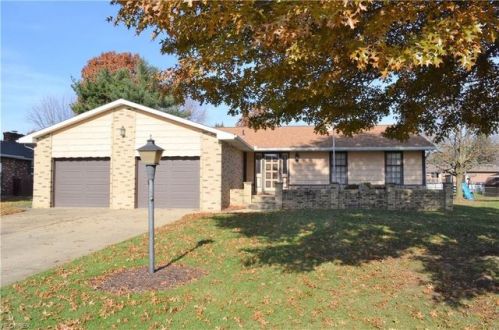 2418 Mary Lou St, Massillon, OH 44646-2732