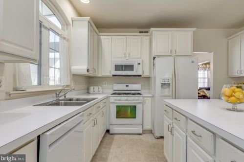 130 Juniper Ln, Auburn, NJ 08085-4060