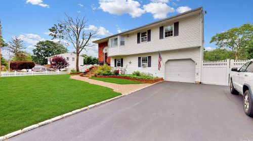 165 Huber Ave, Holbrook, NY 11741-3216