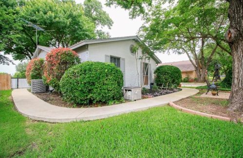 6525 Chilton Dr, Fort Worth, TX 76182-4220