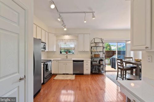 9240 Lorton Valley Rd, Lorton VA  22079-2912 exterior