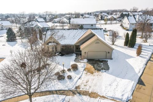 609 Two Rivers Dr, Mukwonago, WI 53149-9540