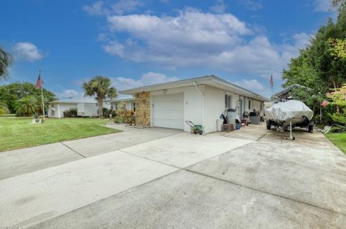 830 Gardenside Ct, Lehigh Acres, FL 33936-7000