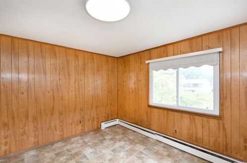 9 Leghorn Ct, Huntington Station NY  11746-2820 exterior