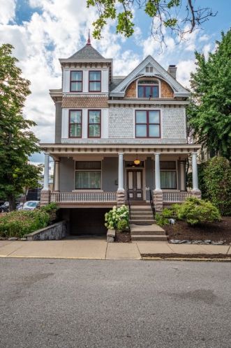 5601 Howe St, Pittsburgh, PA 15232-2415