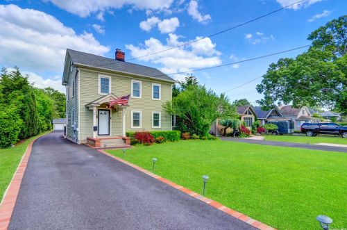 203 Atlantic Ave, Blue Point, NY 11715-1409