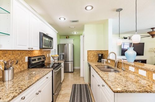 1165 Cherokee Ave, Lehigh Acres FL 33936-6804 exterior