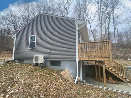 905 Colonel Ledyard Hwy, Gales Ferry, CT 06339-1102