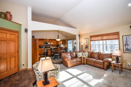 88 King Oak Ct, Random Lake, WI 53075-1686