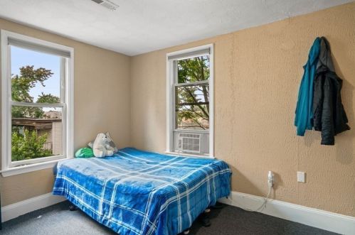 142 Marlborough St, Chelsea MA  02150-2910 exterior