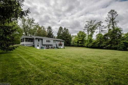 14 Jackie Dr, Hackettstown NJ  07840-5628 exterior