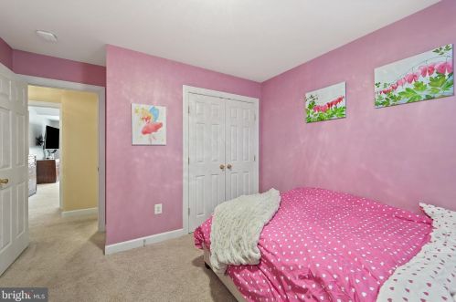 8168 Gilroy Dr, Lorton VA 22079-2936 exterior