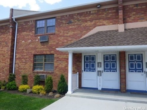 2372 Bedford Ave, North Bellmore, NY 11710-3676