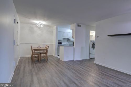 5898 Surrey Hill Pl, Springfield, VA 22152-1143
