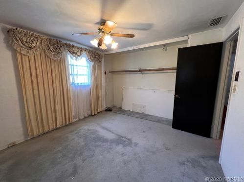 907 Derbyshire Rd, Daytona Beach FL 32117-3802 exterior