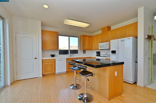 5 Hiddenwood Ct, West Pittsburg, CA 94565-7632