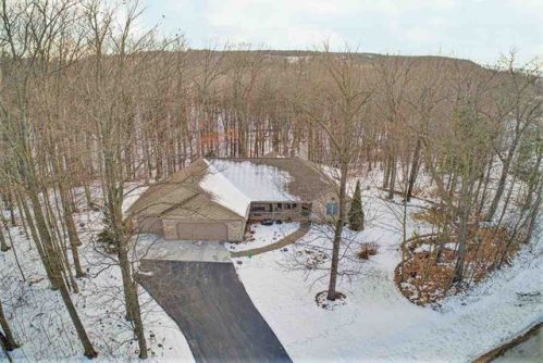 6146 Baywood Cir, Luxemburg, WI 54217-9149
