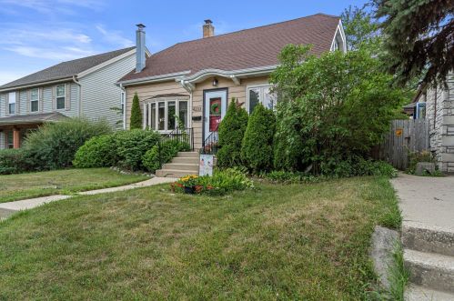 4233 1st Pl, Milwaukee, WI 53207-4923