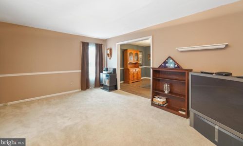 1351 Westminster Dr, Downingtown PA  19335-3655 exterior