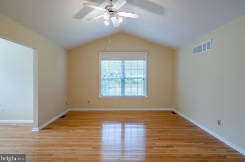 1042 Charter Oaks Dr, Lansdale PA exterior