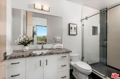 1027 Avenue A, Redondo Beach CA  90277-4819 exterior