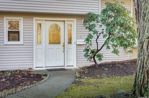 14 Brookside Ave, Airmont, NY 10901-6414