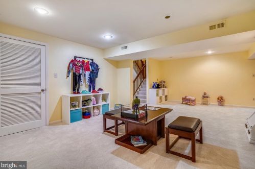 9111 Meadowcreek Ln, Lorton VA  22079-3238 exterior