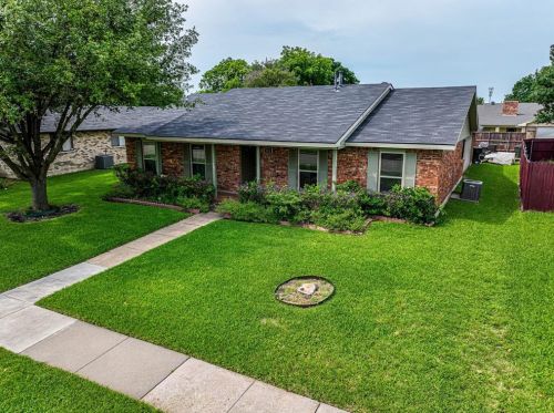 924 Stone Trail Dr, Plano, TX 75023-7131